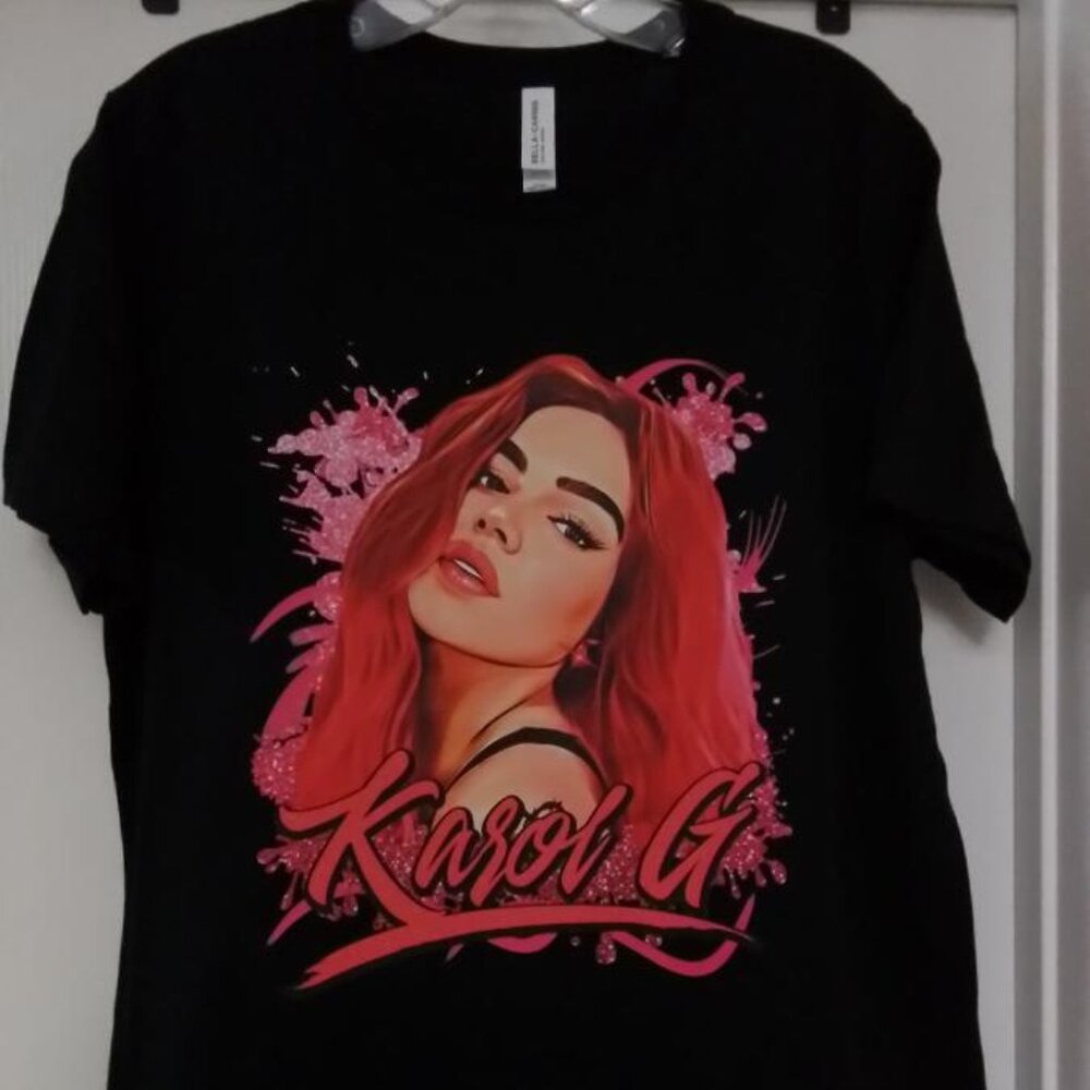 Karol G Graphic Print T-Shirt Ladies Fit Black Large